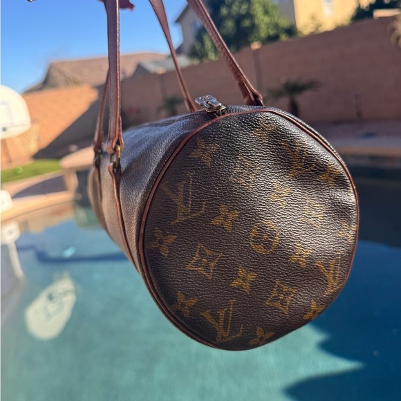Authentic Louis Vuitton Papillon 30 - Picture 2 of 14